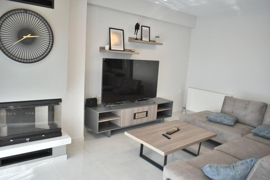Modern Luxury Suite Кардица Экстерьер фото