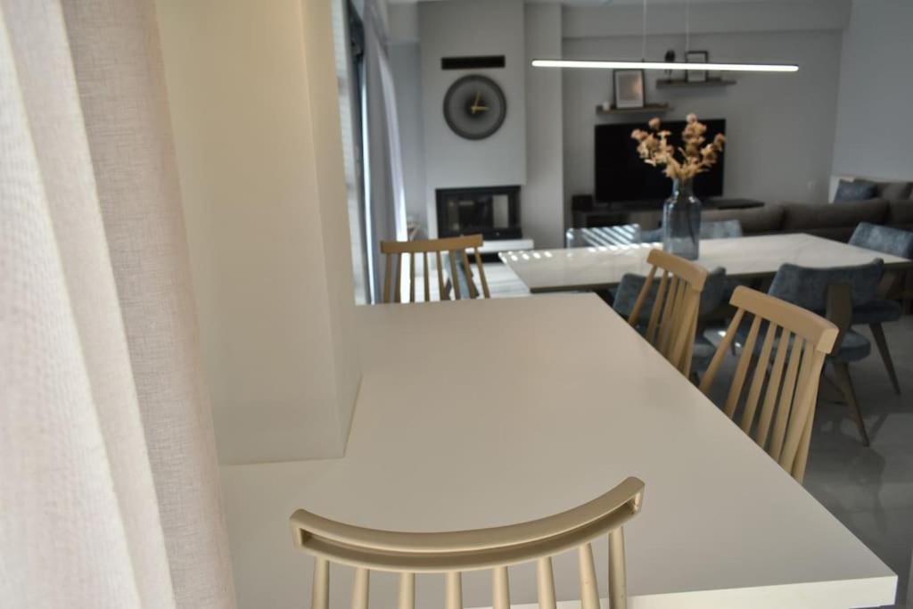 Modern Luxury Suite Кардица Экстерьер фото