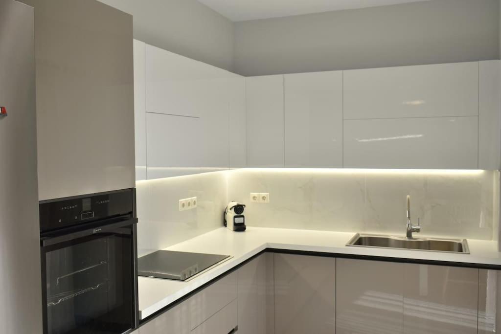 Modern Luxury Suite Кардица Экстерьер фото